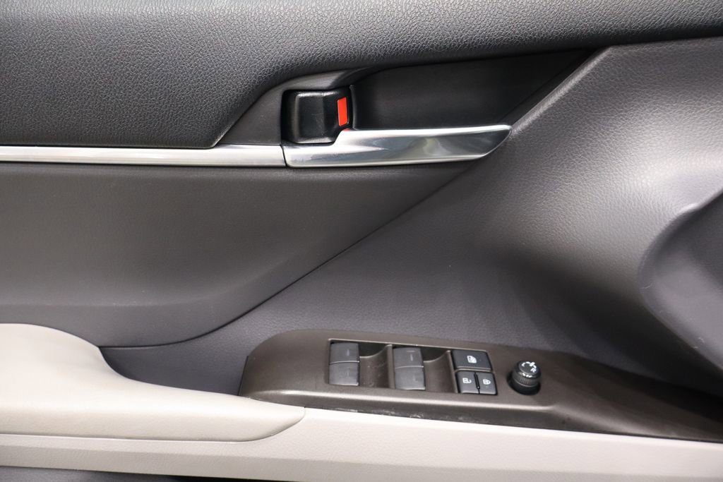 Used 2022 Toyota Camry LE image 14