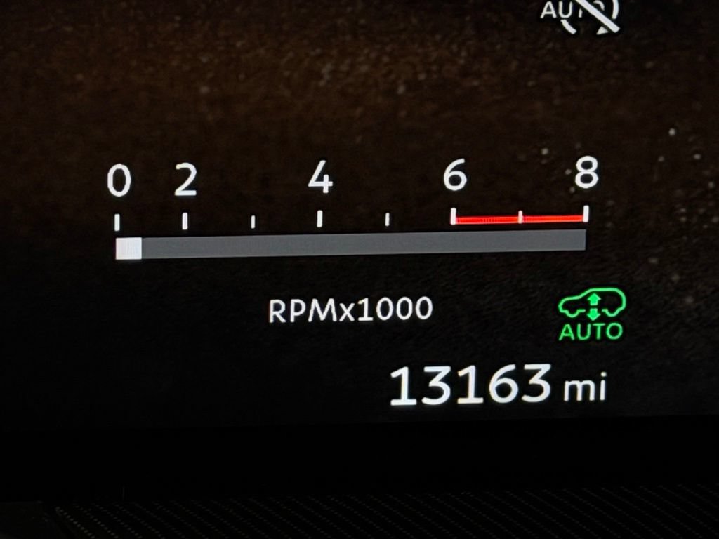 Used 2025 INFINITI QX80 Luxe RWD image 16