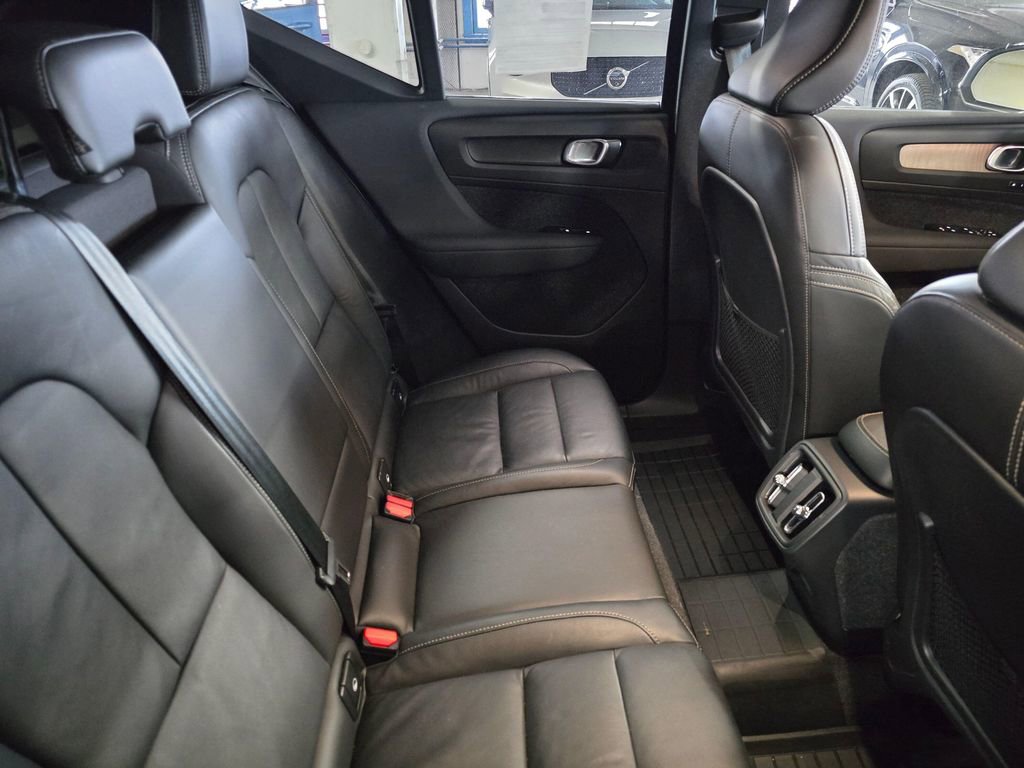 Certified 2024 Volvo XC40 B5 Plus w/ Protection Package Premier AWD/4WD image 12