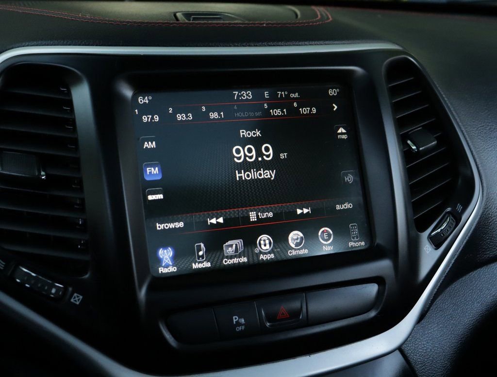Used 2018 Jeep Cherokee Trailhawk w/ Comfort/Convenience Group image 14