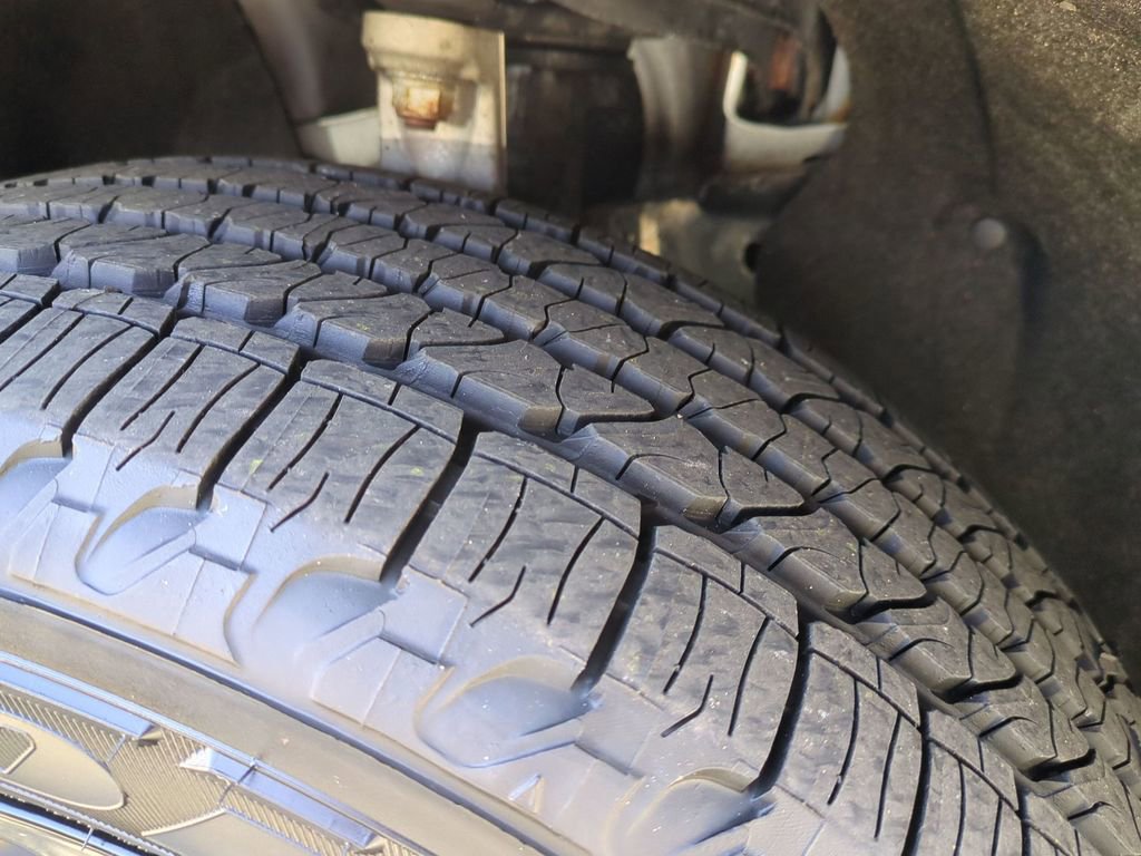 Used 2017 Jeep Grand Cherokee Altitude image 11