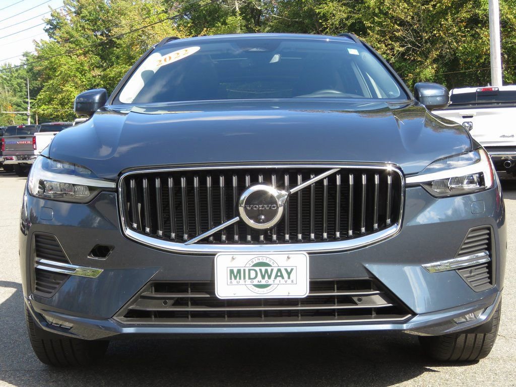 Used 2022 Volvo XC60 B5 Momentum image 3