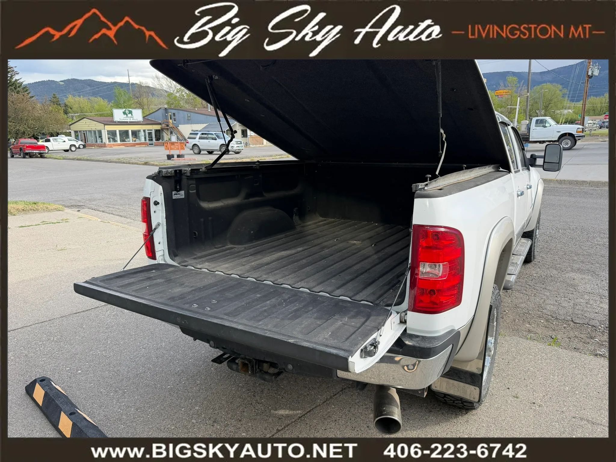 Used 2007 Chevrolet Silverado 2500 LTZ w/ Safety Package AWD/4WD image 9
