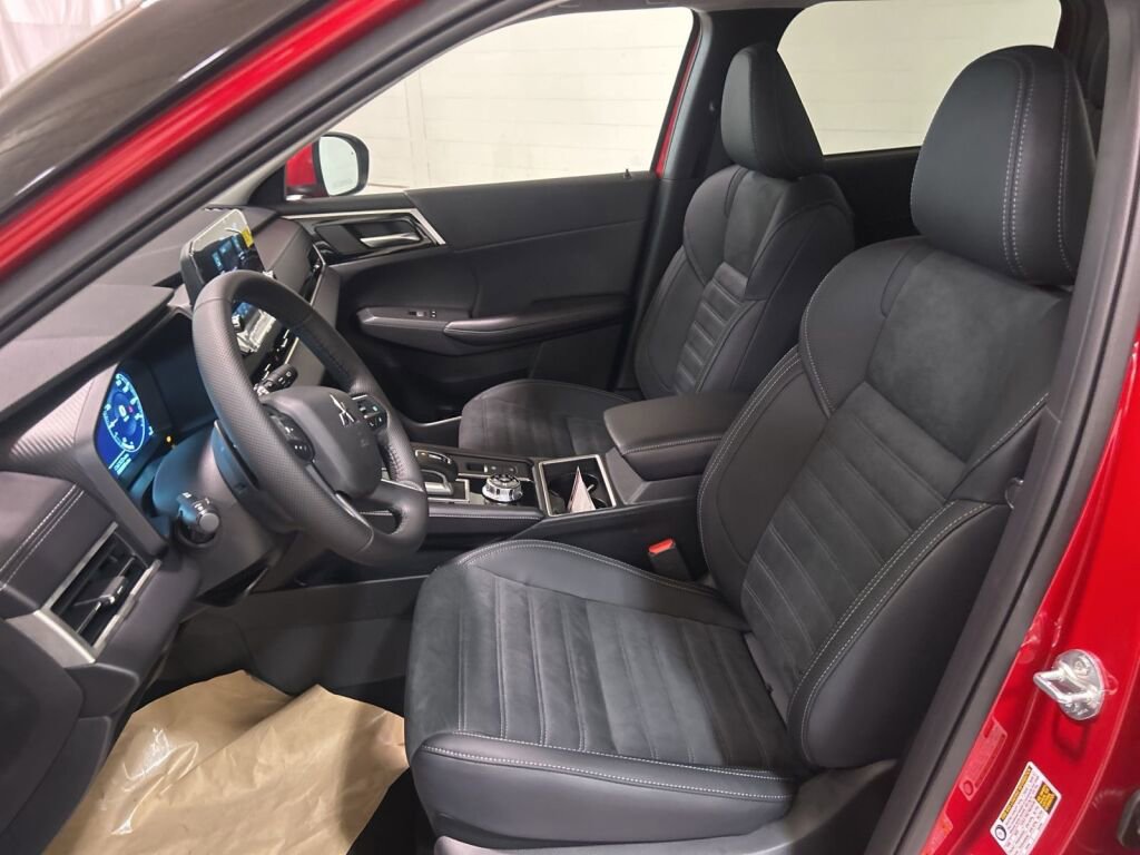 New 2025 Mitsubishi Outlander SE image 15