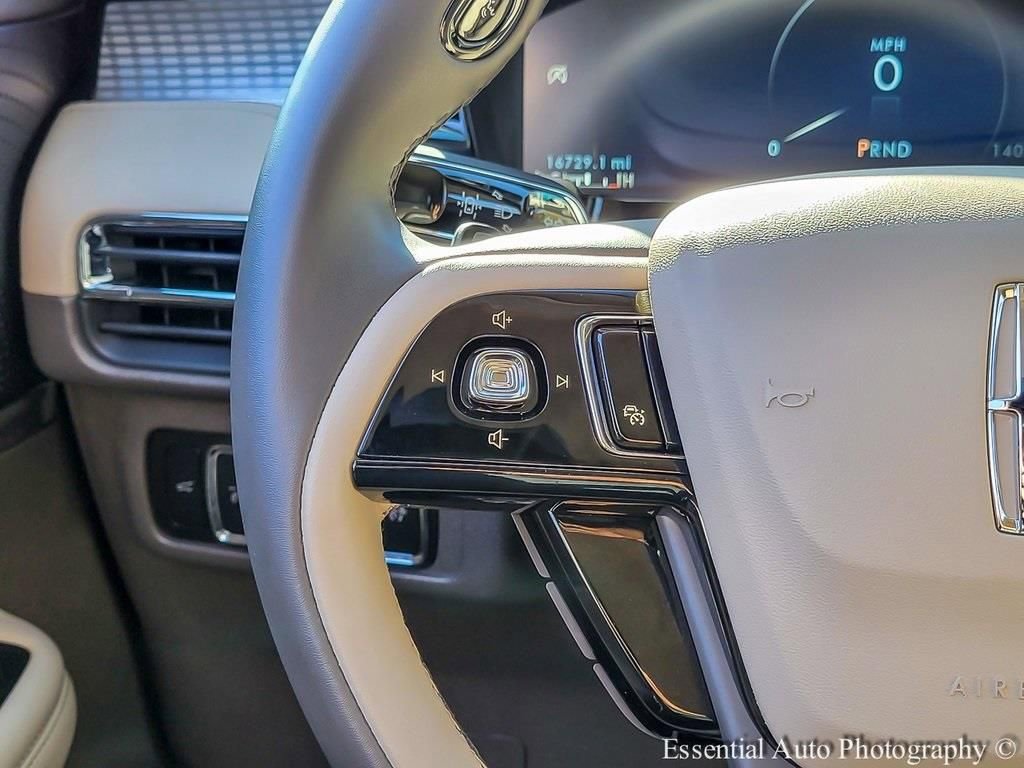 Used 2023 Lincoln Corsair AWD w/ Towing Package image 15