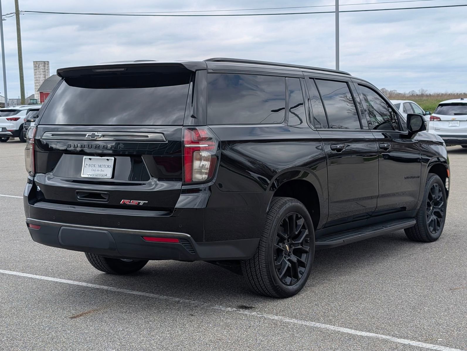 Used 2022 Chevrolet Suburban RST w/ Luxury Package AWD/4WD image 4