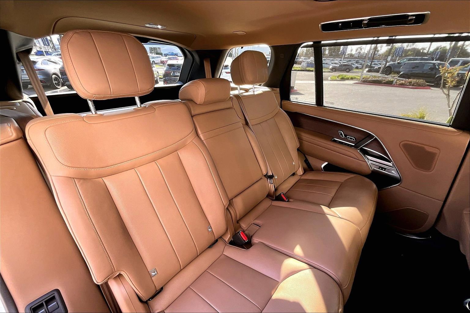 Used 2025 Land Rover Range Rover Long Wheelbase SE image 26