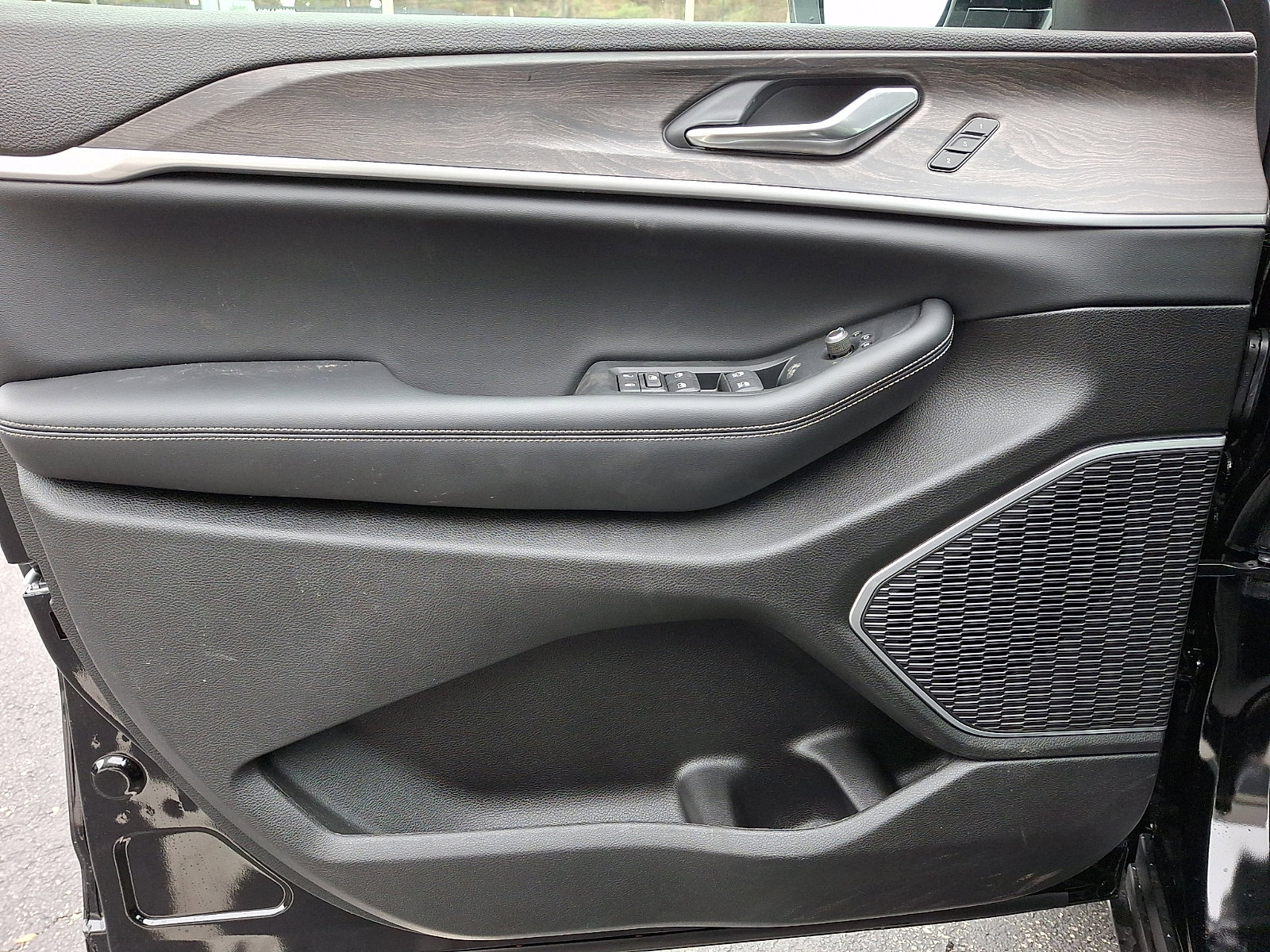 New 2026 Jeep Grand Cherokee Limited w/ Luxury Tech Group II image 8