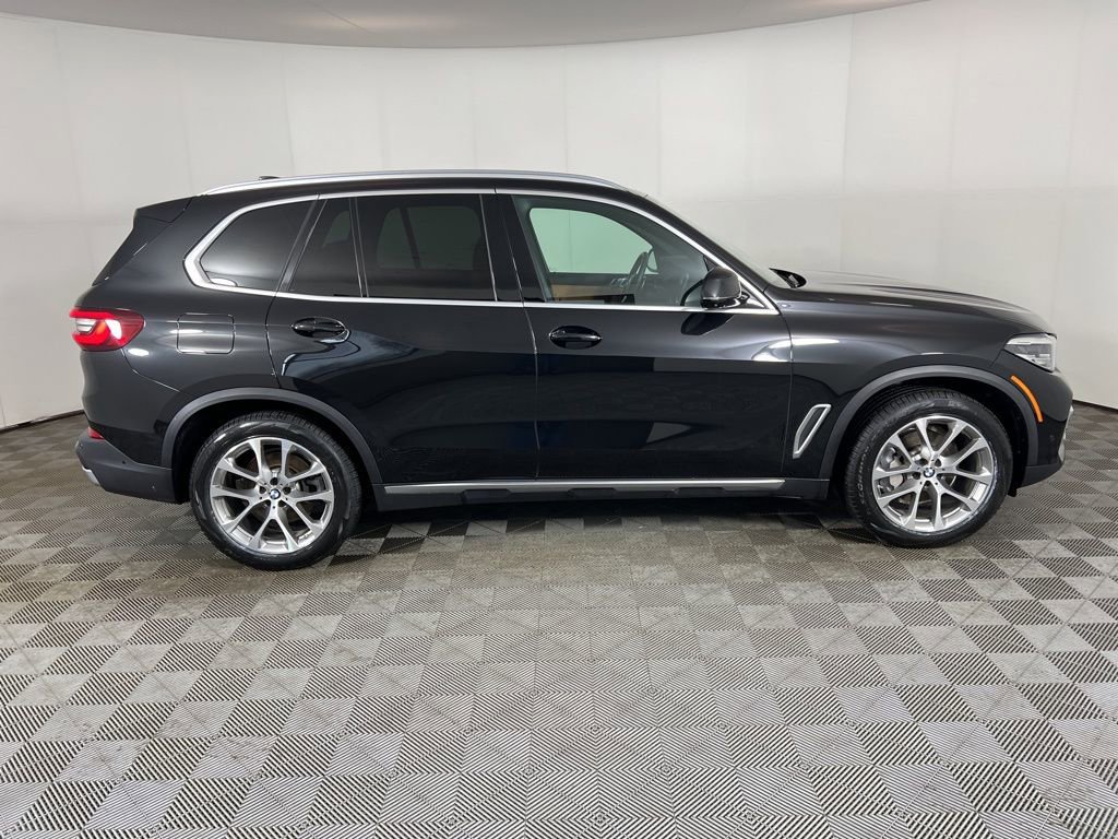 Certified 2022 BMW X5 xDrive40i w/ Premium Package image 2
