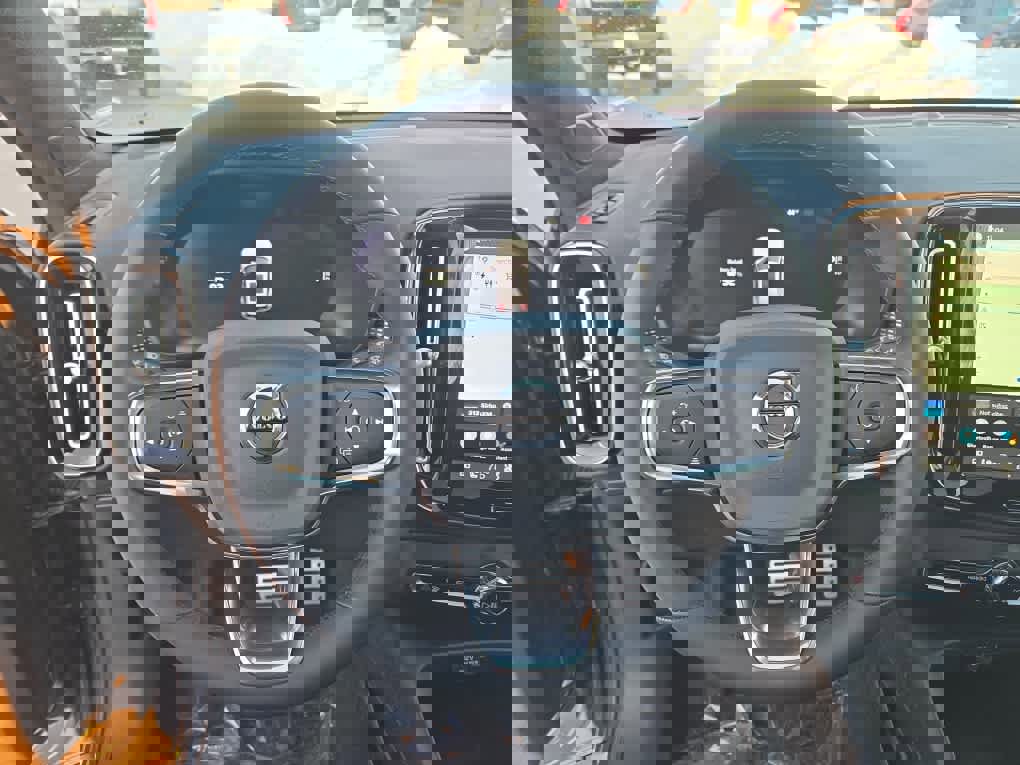 Used 2022 Volvo XC40 P8 Recharge Plus image 14