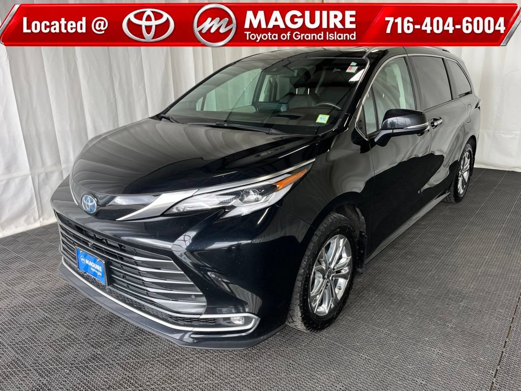 Used 2023 Toyota Sienna Platinum AWD/4WD image 1