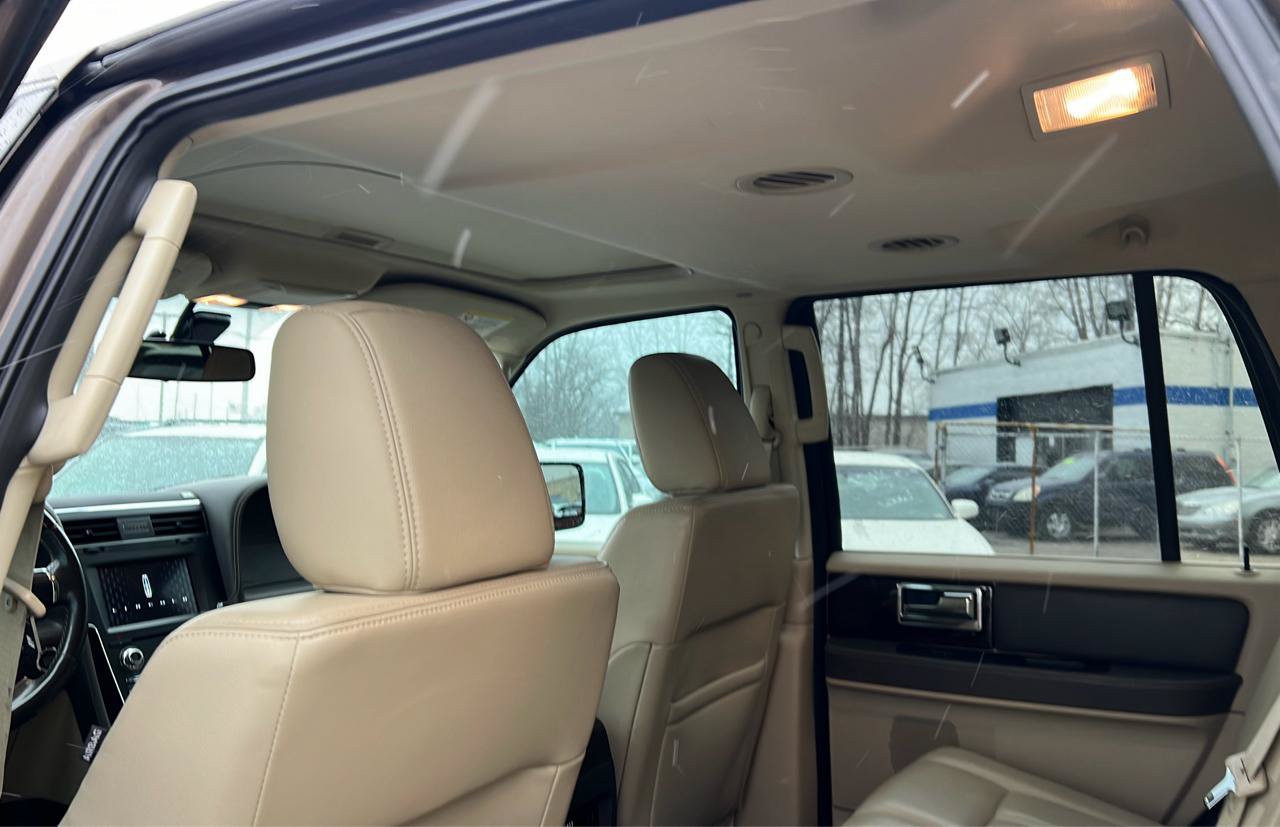 Used 2016 Lincoln Navigator Reserve AWD/4WD image 8