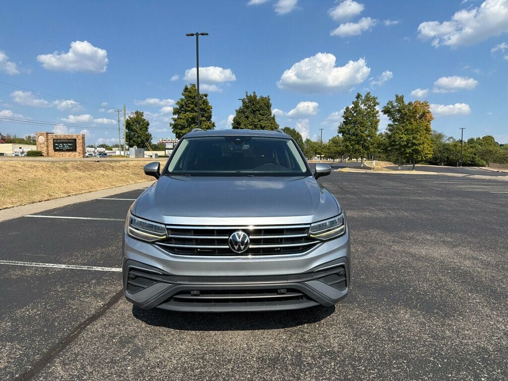 Used 2023 Volkswagen Tiguan SE FWD image 2