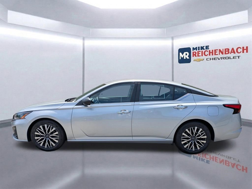 Used 2024 Nissan Altima 2.5 SV image 6