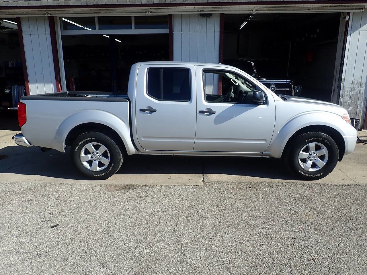 Used 2012 Nissan Frontier SV w/ SV Premium Utility Pkg image 19