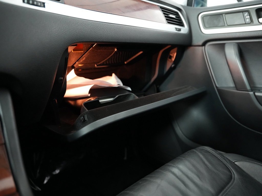 Used 2013 Volkswagen Touareg VR6 image 56