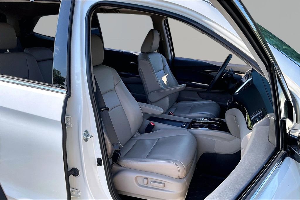 Certified 2017 Honda Pilot Touring image 21
