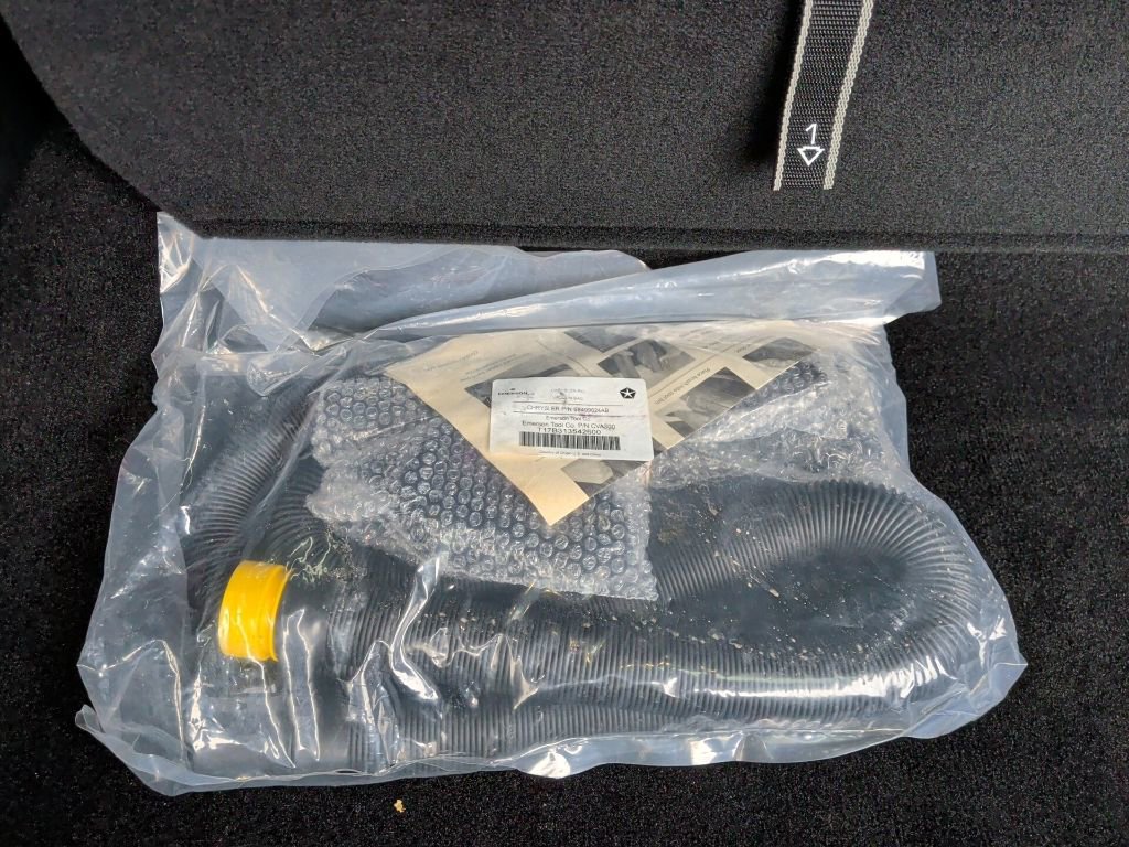 Used 2025 Chrysler Pacifica Limited w/ Uconnect Theater Family Group image 9