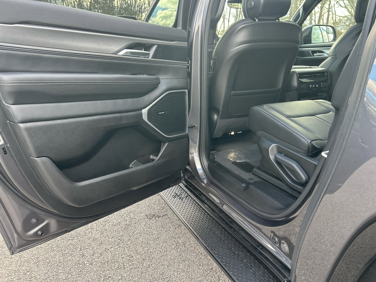 New 2025 Jeep Wagoneer L Series II w/ Premium Group I image 42