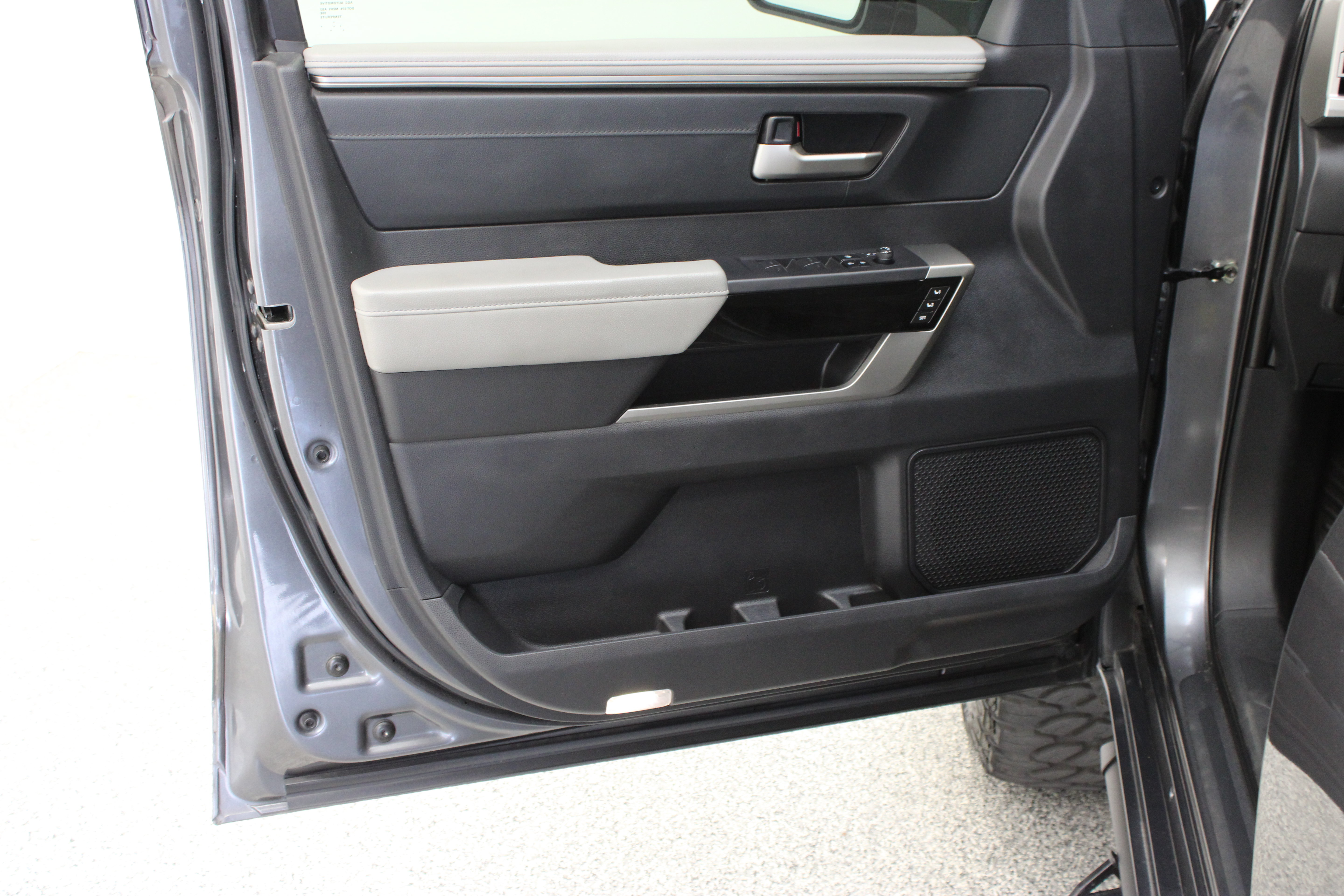 Used 2023 Toyota Tundra Limited AWD/4WD image 13