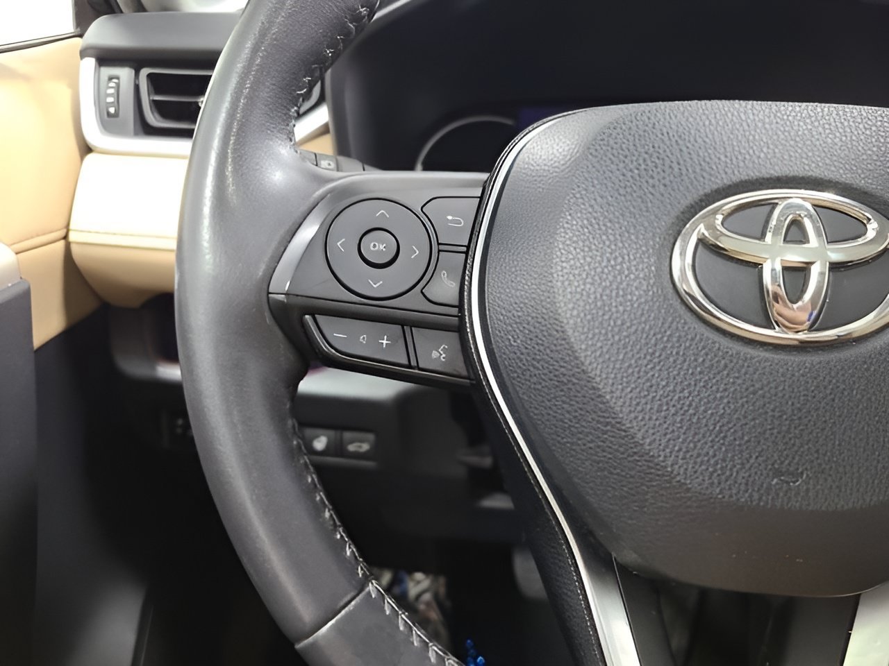 Used 2020 Toyota RAV4 Limited w/ Limited Grade Weather Package AWD/4WD image 27
