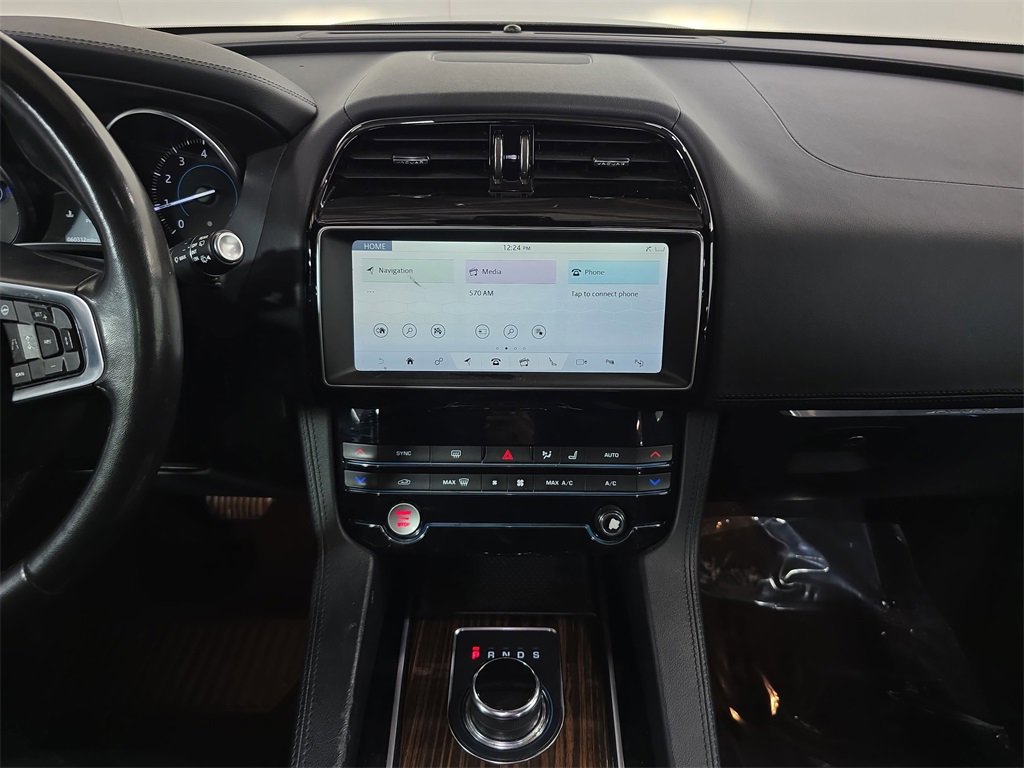 Used 2019 Jaguar F-PACE Prestige image 16