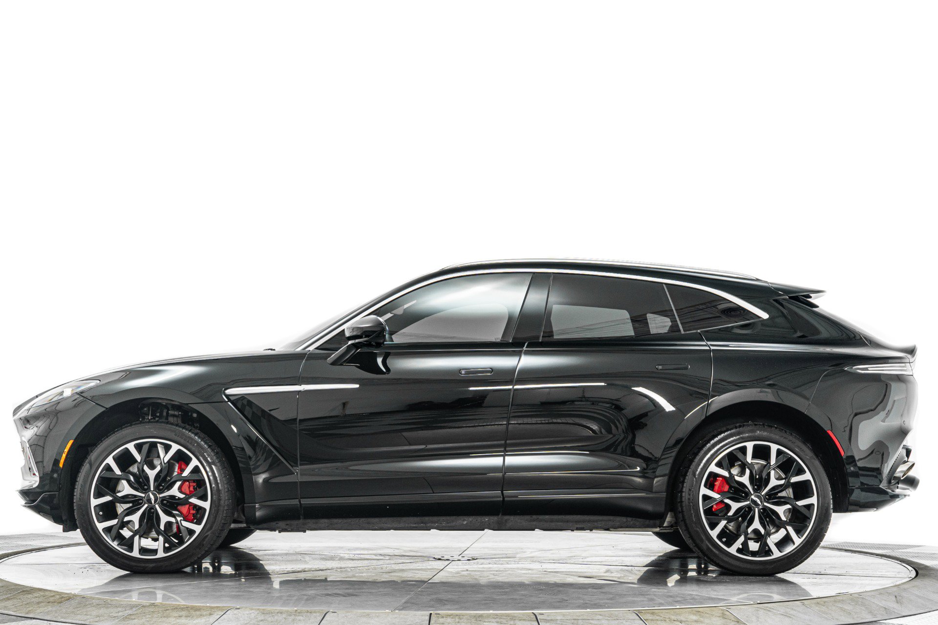 Used 2021 Aston Martin DBX AWD/4WD image 6