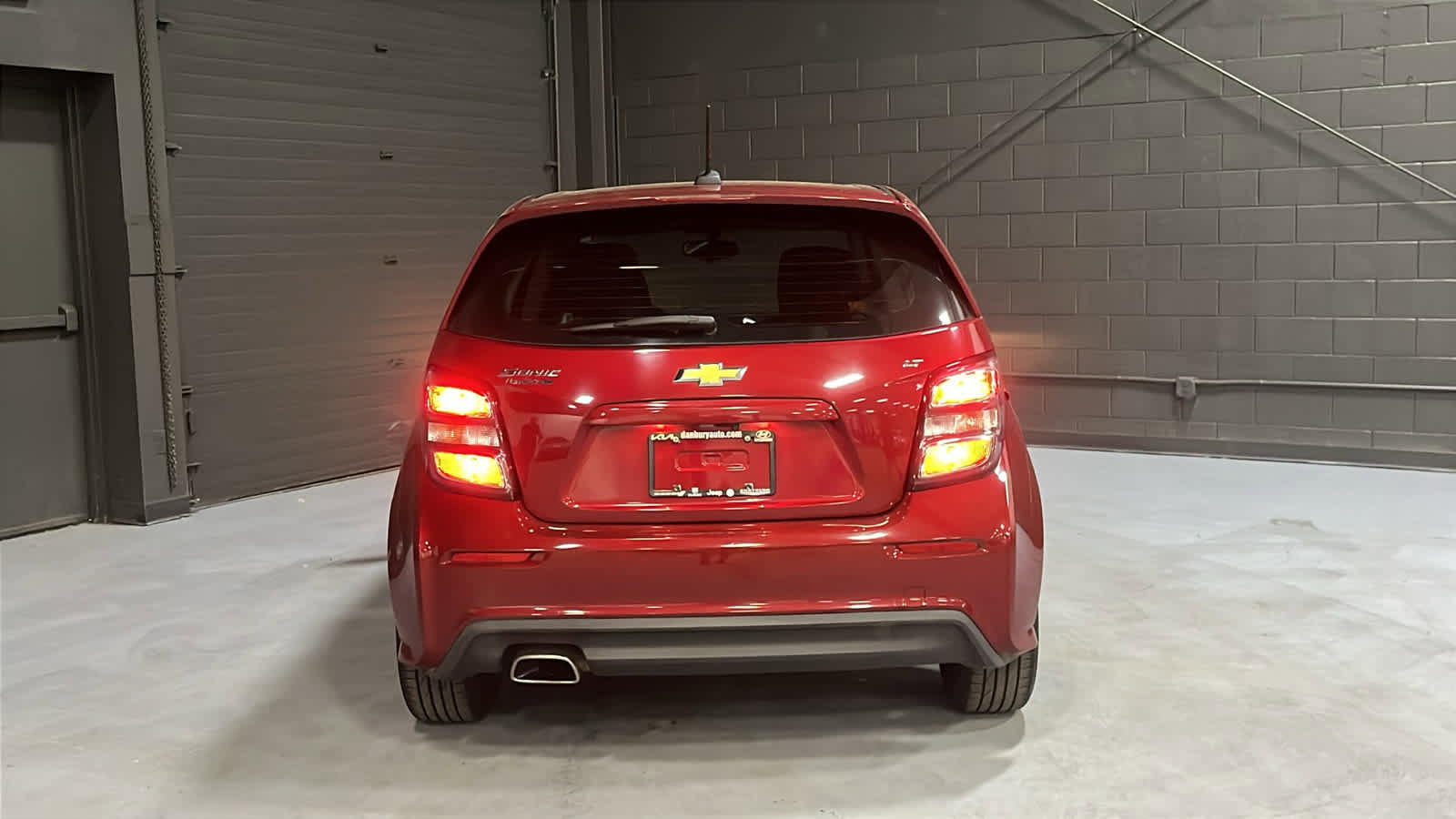Used 2017 Chevrolet Sonic LT FWD image 5
