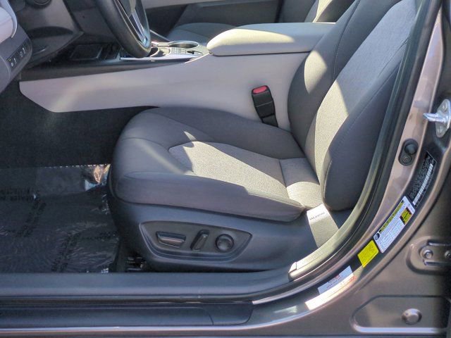 Used 2022 Toyota Camry LE image 13