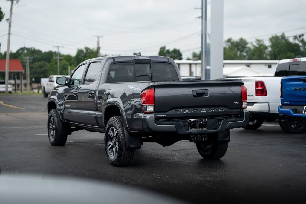 Used 2016 Toyota Tacoma TRD Sport AWD/4WD image 6