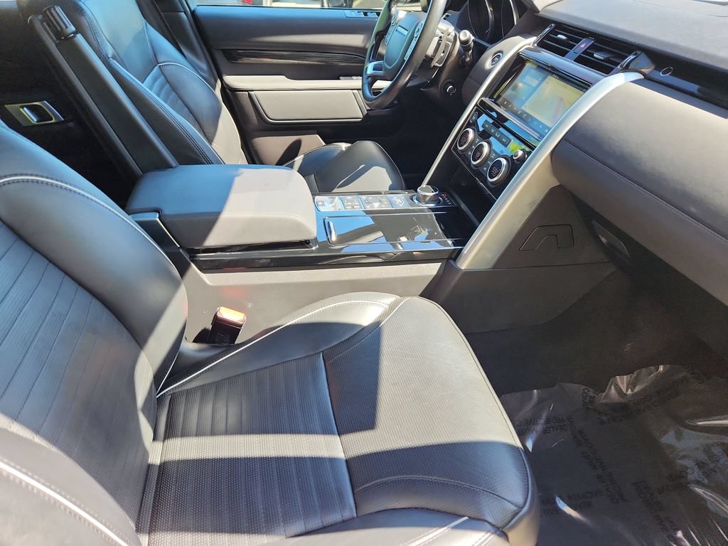Used 2017 Land Rover Discovery HSE AWD/4WD image 3