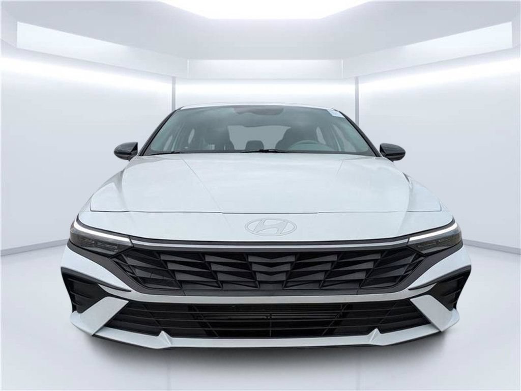 Used 2025 Hyundai Elantra Sport FWD image 8