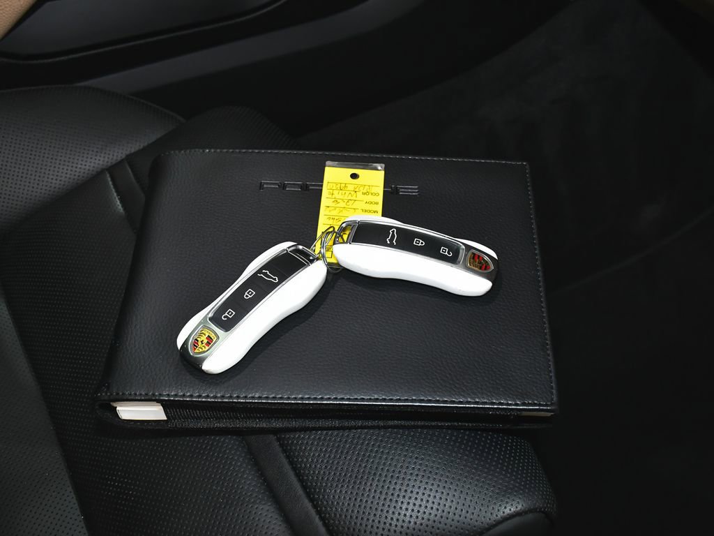 Used 2024 Porsche Cayenne Coupe AWD/4WD image 59