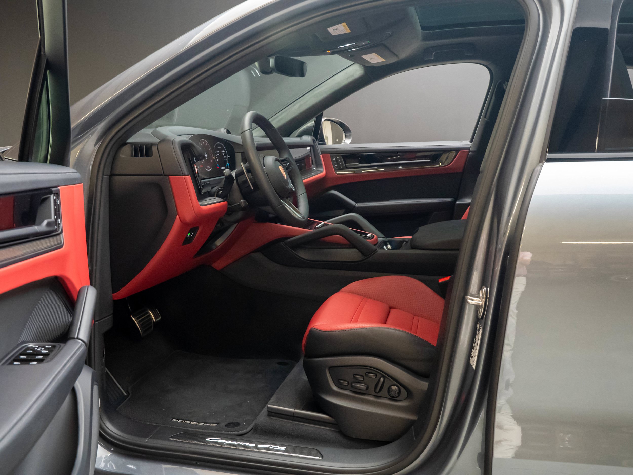 Certified 2026 Porsche Cayenne GTS AWD/4WD image 4