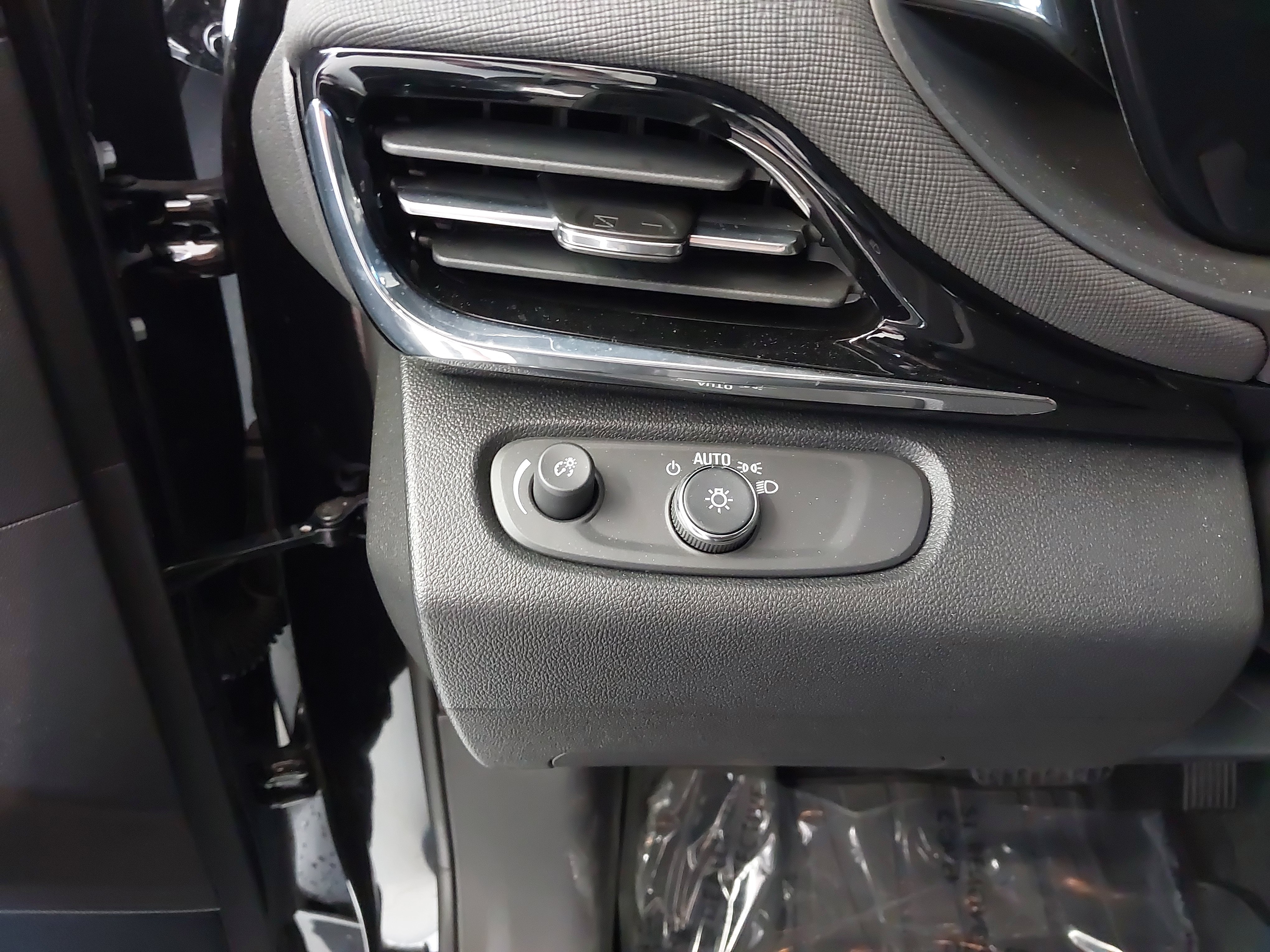 Used 2025 Buick Envista Avenir FWD image 24