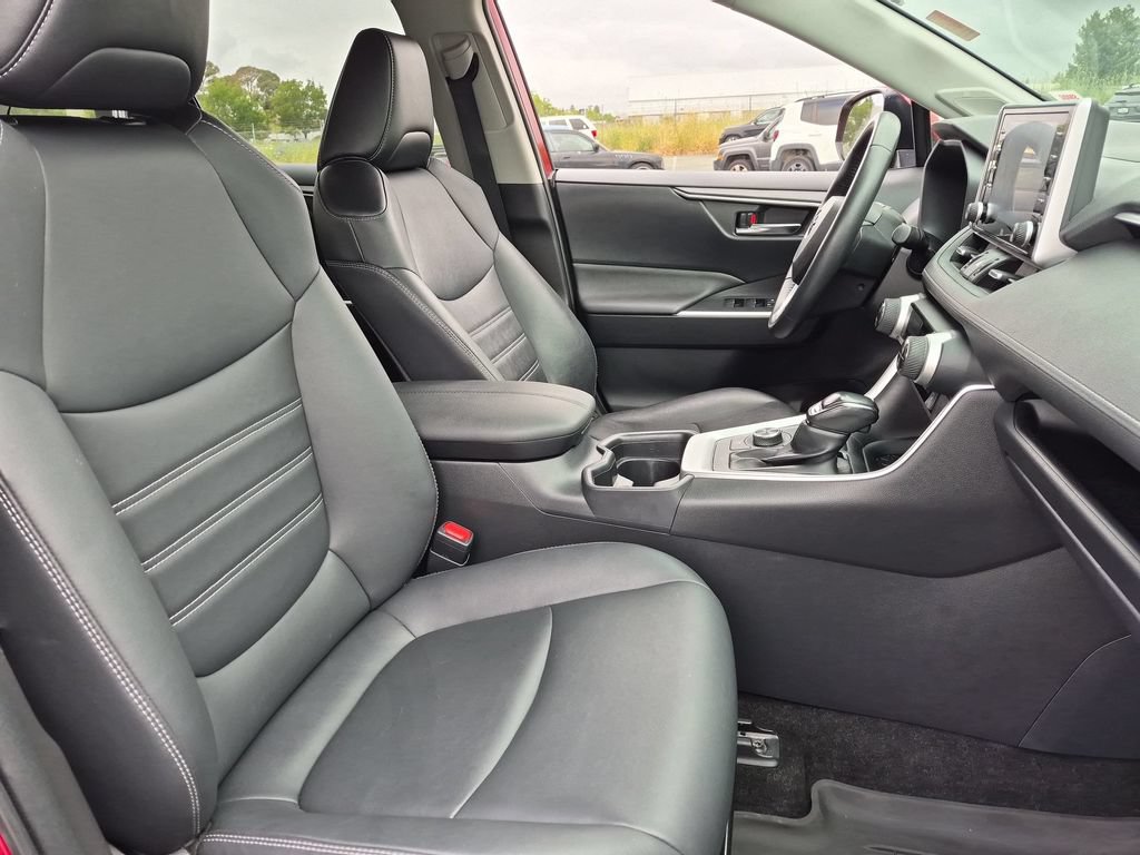 Used 2021 Toyota RAV4 XLE Premium AWD/4WD image 18