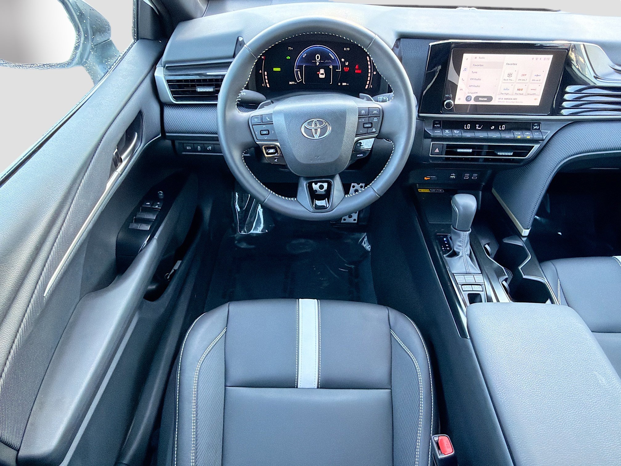 Used 2025 Toyota Camry SE image 15