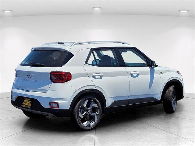 Certified 2025 Hyundai Venue SEL image 4