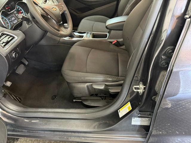 Used 2017 Chevrolet Cruze LT FWD image 18