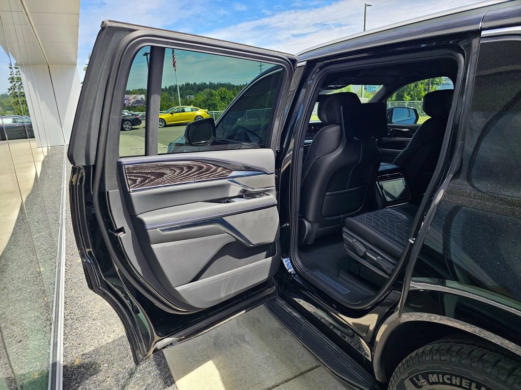 Used 2026 Cadillac Escalade IQL Luxury AWD/4WD image 16