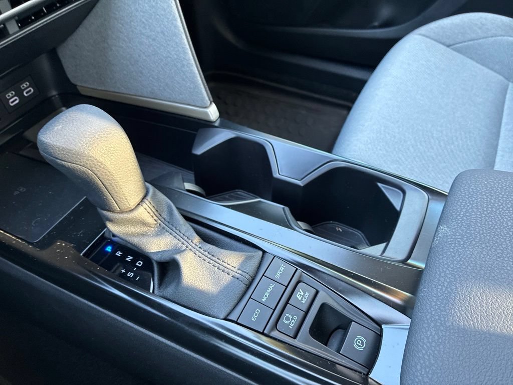 Used 2025 Toyota Camry LE FWD image 32