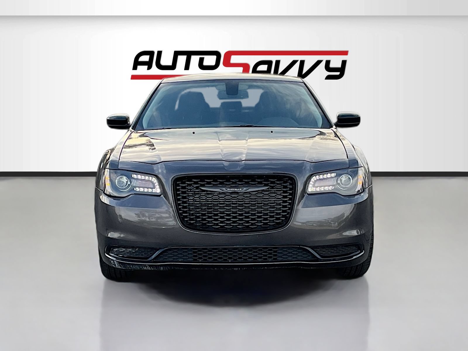 Used 2022 Chrysler 300 Touring w/ Sport Appearance Package RWD image 2
