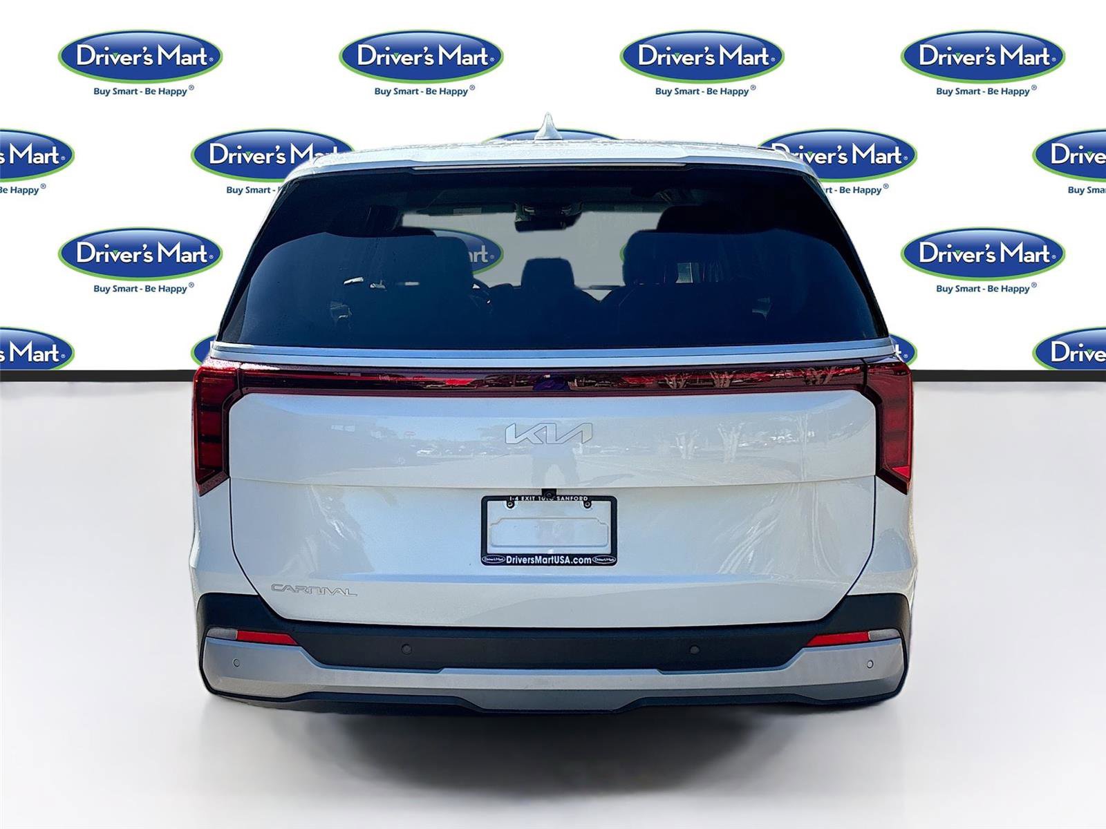 Used 2025 Kia Carnival FWD image 6