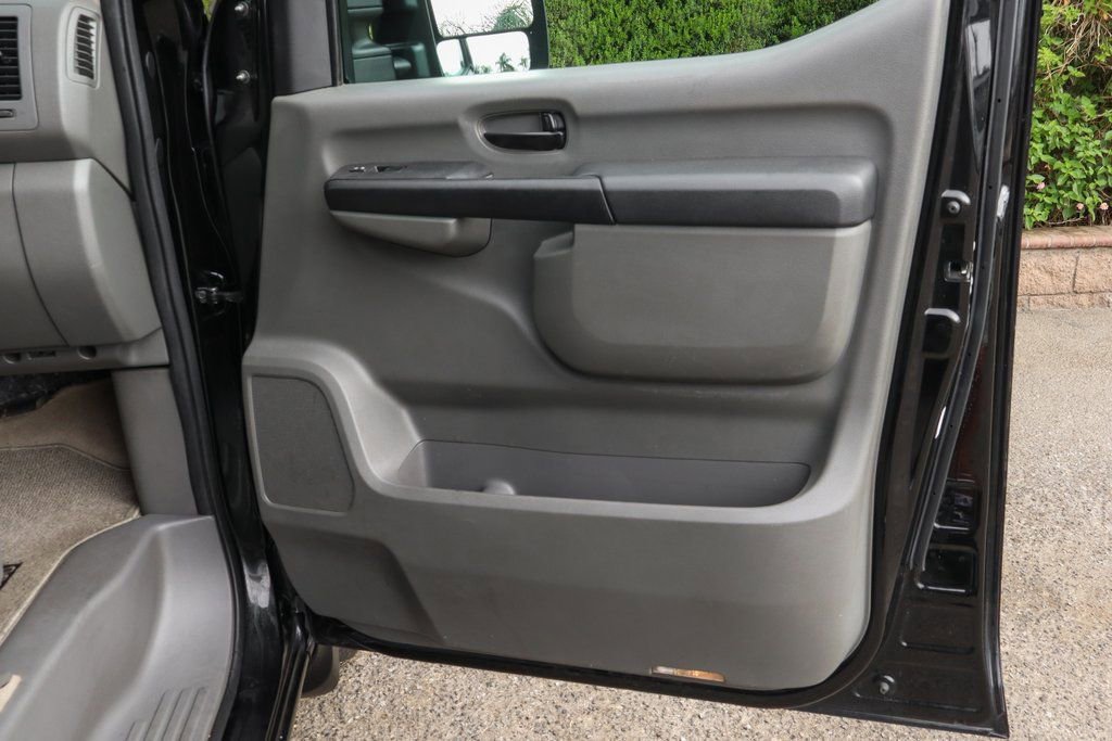 Used 2020 Nissan NV 3500 SL image 38