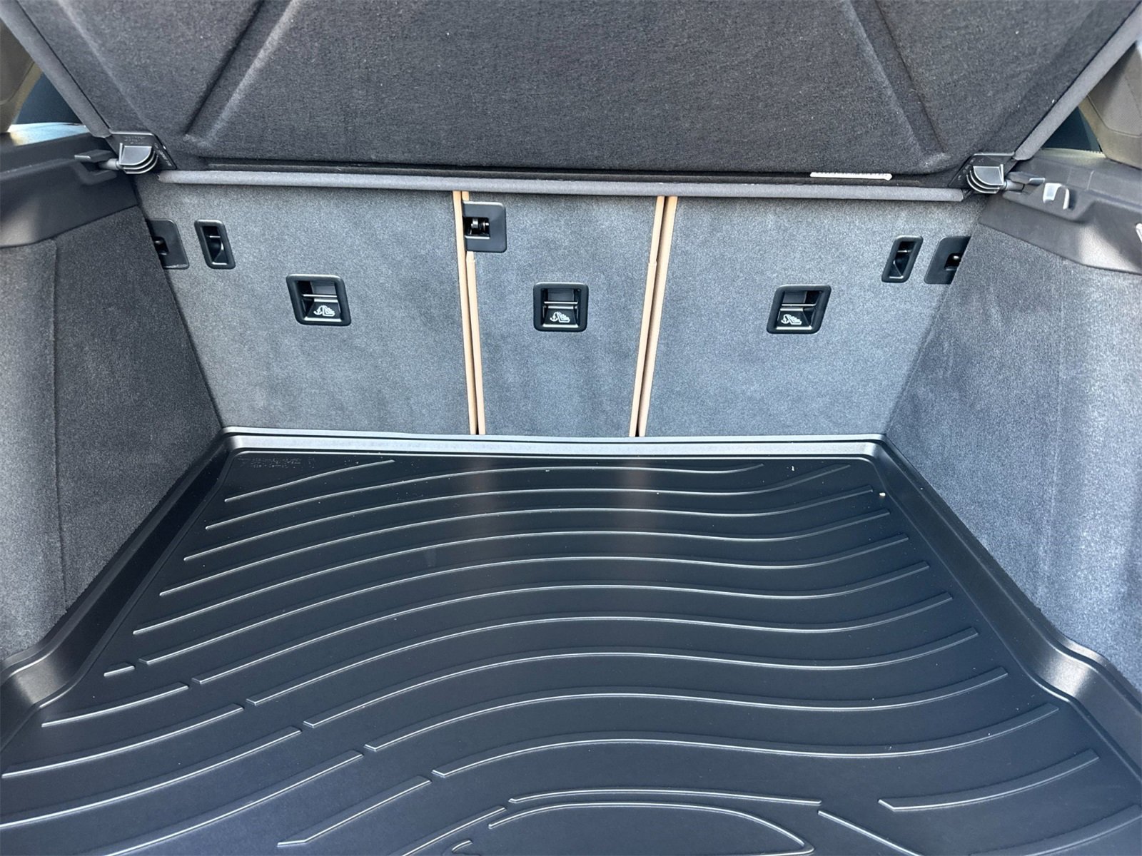 Used 2025 Porsche Macan image 17