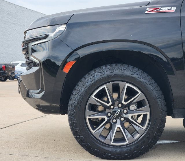 Used 2022 Chevrolet Suburban Z71 w/ Luxury Package AWD/4WD image 8