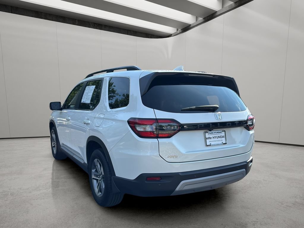 Used 2025 Honda Pilot EX-L image 3