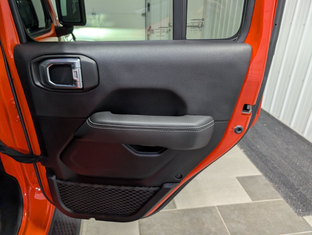 Used 2023 Jeep Wrangler Unlimited Sahara w/ Cold Weather Group AWD/4WD image 24