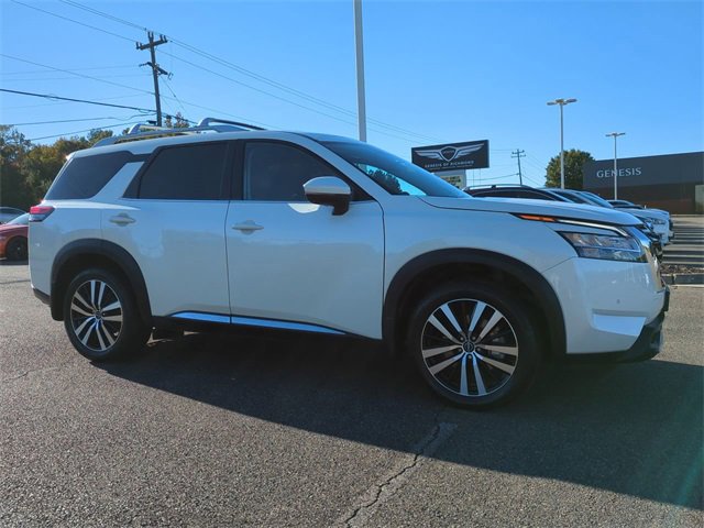 Used 2024 Nissan Pathfinder Platinum w/ Cargo Package image 2