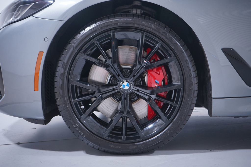 Used 2023 BMW 540i w/ M Sport Package RWD image 2